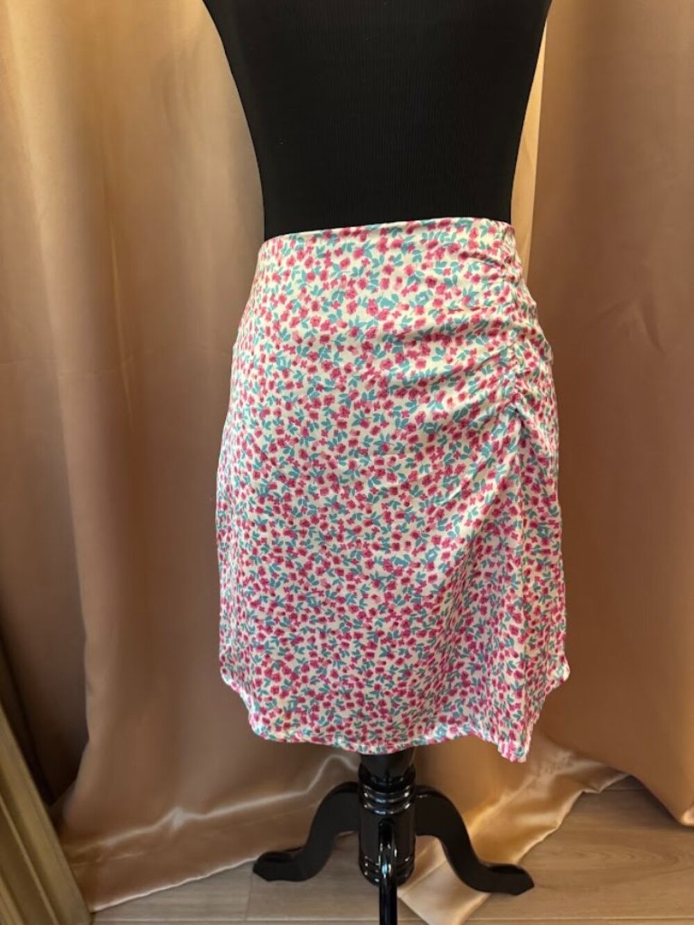NWOT Ditsy Floral Ruched Satin Mini Skirt Flirty Side Slit Pink Teal Coquette S